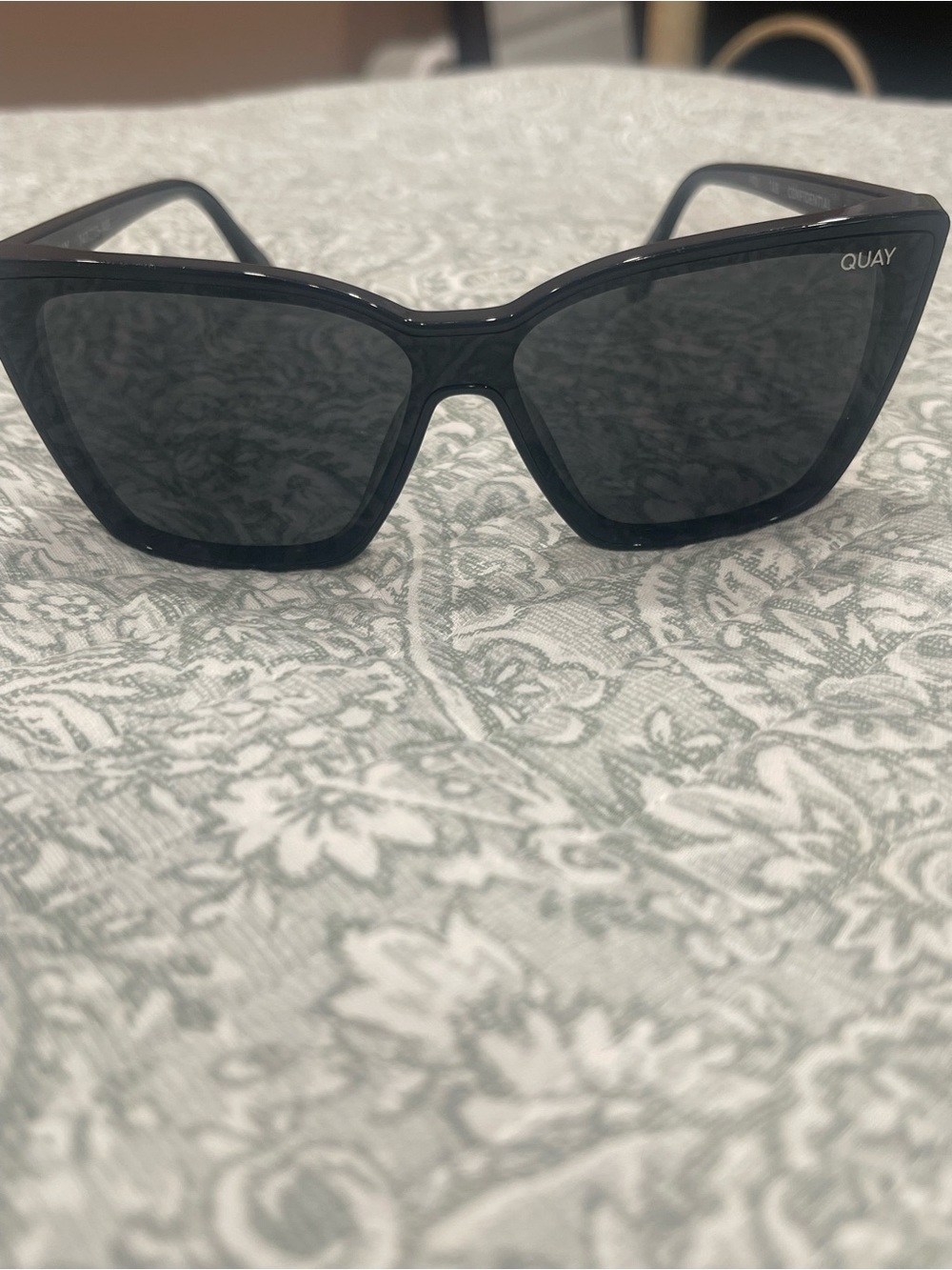 Quay Australia Black Oversized Cat-Eye Sunglasses.”confidential “.